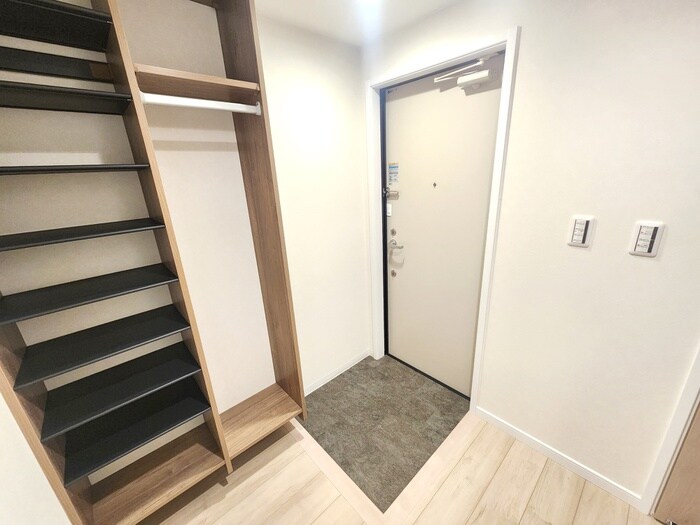 物件内観写真22　(玄関)