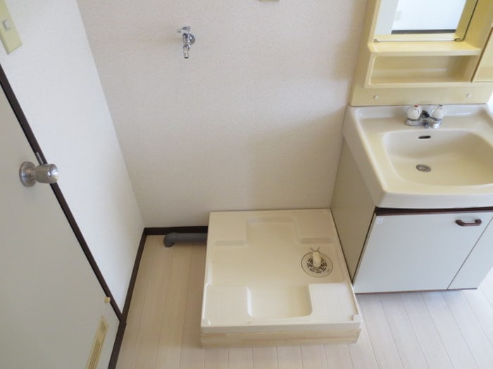 物件内観写真8　(洗濯機置場)