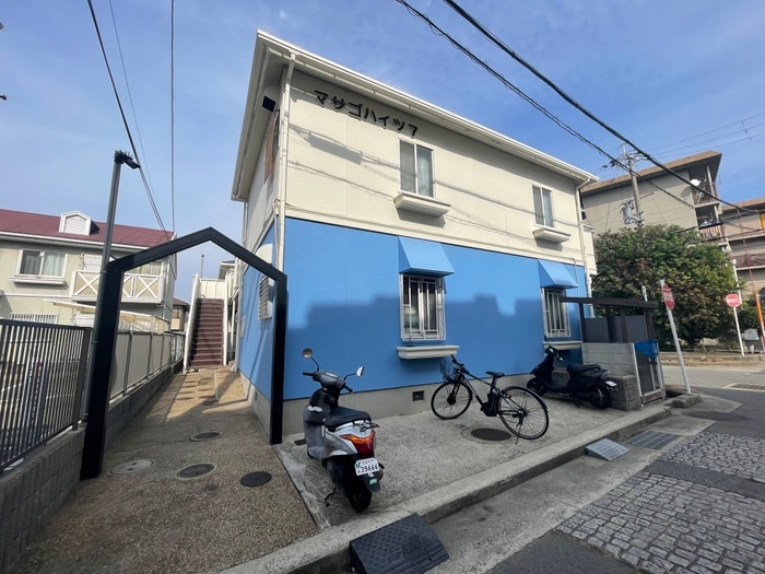 物件外観写真6　(エントランス部分)