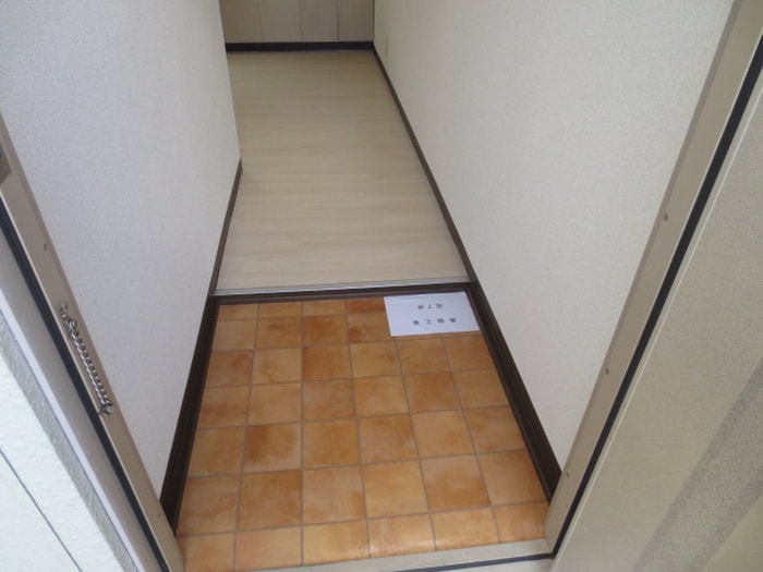 物件内観写真11　(玄関)