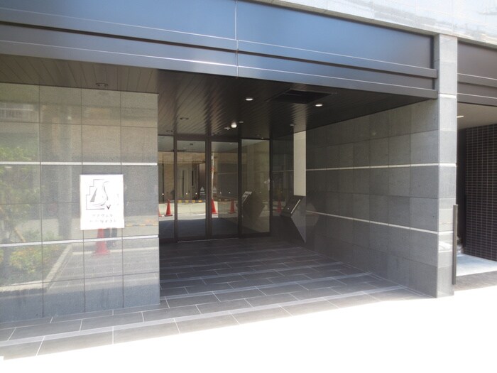 物件外観写真2　(エントランス部分)