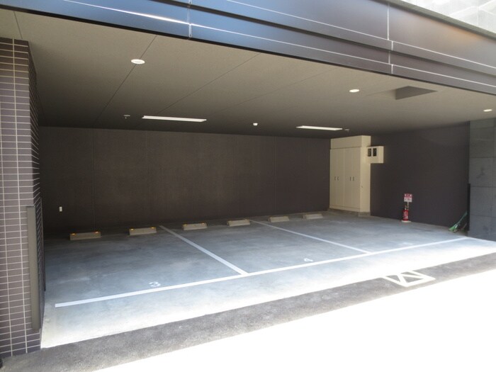 物件外観写真3　(駐車場)