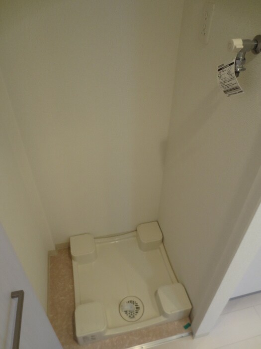 物件内観写真10　(洗濯機置場)