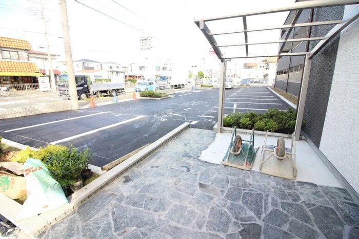 物件外観写真6　(駐車場)