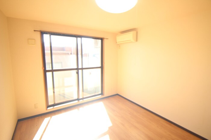 物件内観写真7　(居室)