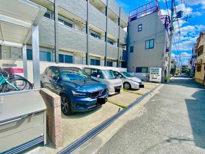 物件外観写真3　(駐車場)