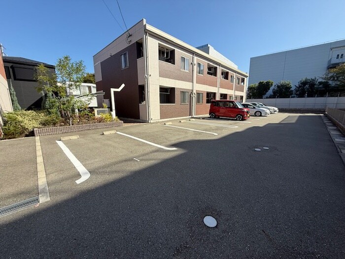 物件外観写真4　(駐車場)