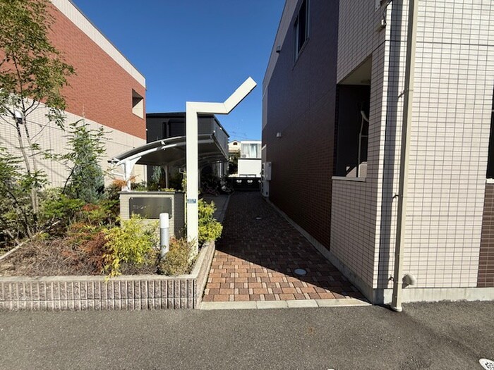 物件外観写真5　(エントランス部分)