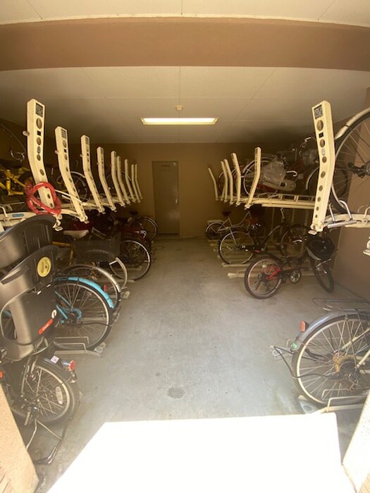 物件外観写真3　(駐輪場)