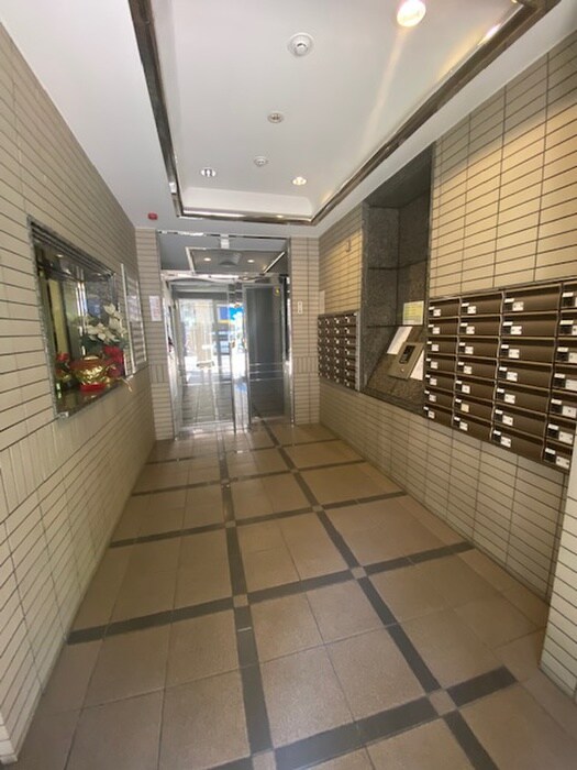 物件外観写真4　(エントランス部分)