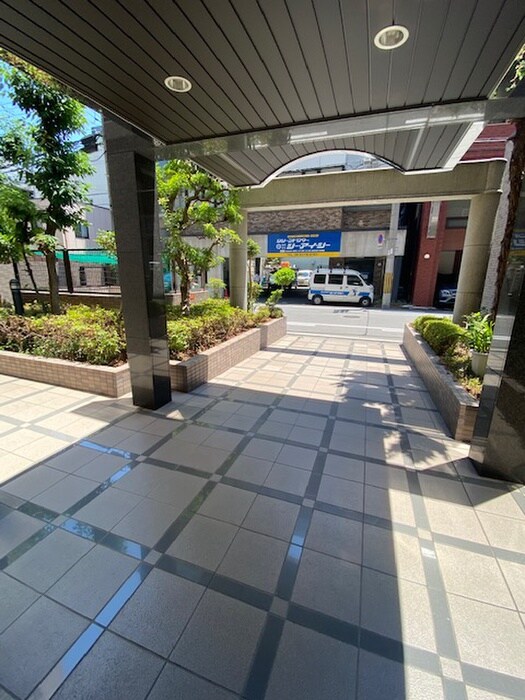 物件外観写真6　(エントランス部分)