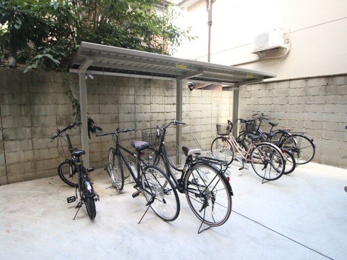 物件外観写真4　(駐輪場)
