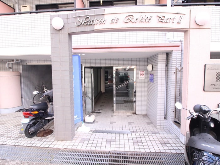 物件外観写真5　(エントランス部分)