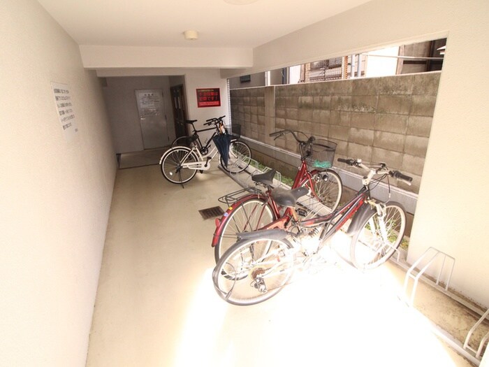 物件外観写真6　(駐輪場)