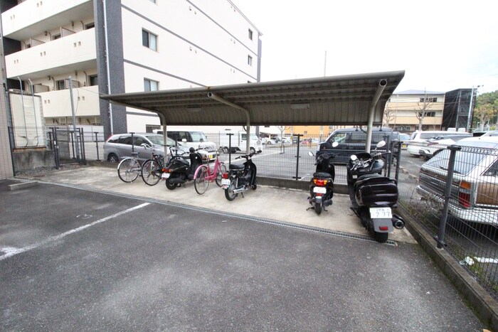 物件外観写真3　(駐輪場)