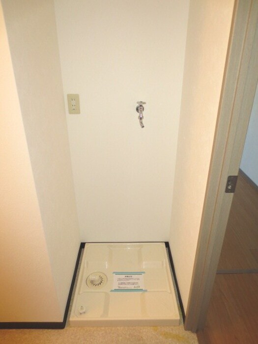 物件内観写真13　(洗濯機置場)