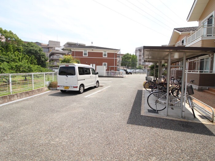 物件外観写真2　(駐車場)