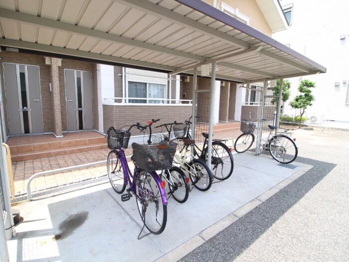 物件外観写真3　(駐輪場)