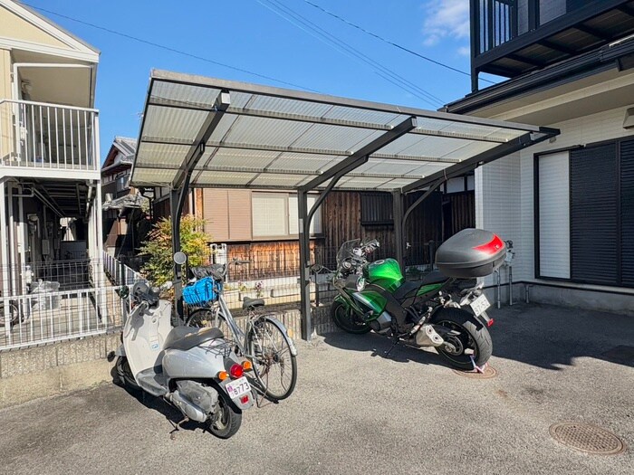 物件外観写真2　(駐輪場)