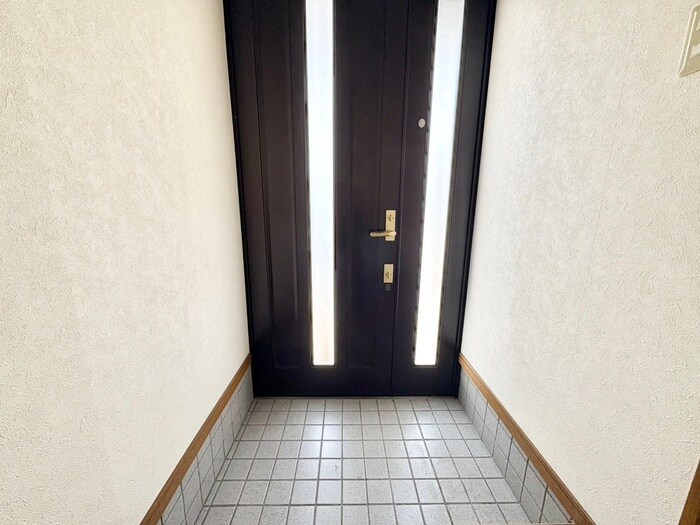 物件内観写真17　(玄関)