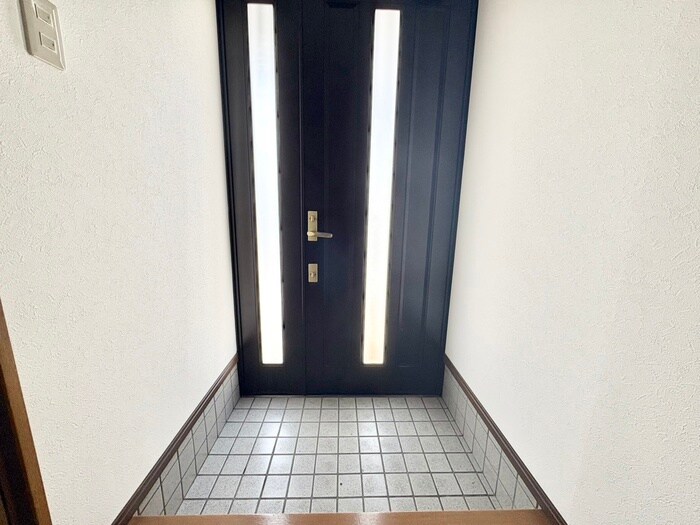 物件内観写真17　(玄関)
