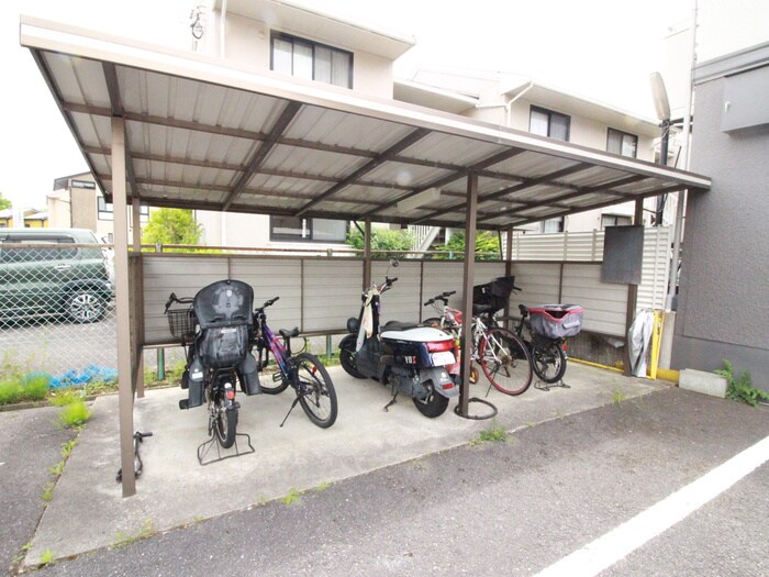 物件外観写真2　(駐輪場)