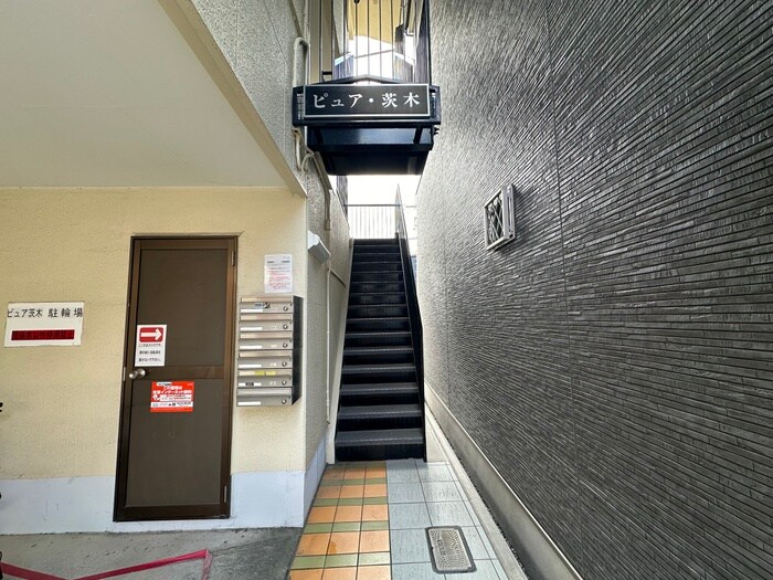 物件外観写真3　(エントランス部分)