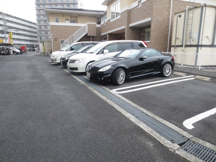 物件外観写真3　(駐車場)