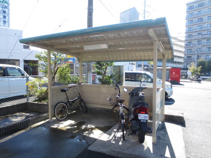 物件外観写真4　(駐輪場)