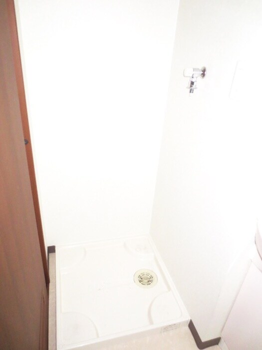 物件内観写真10　(洗濯機置場)