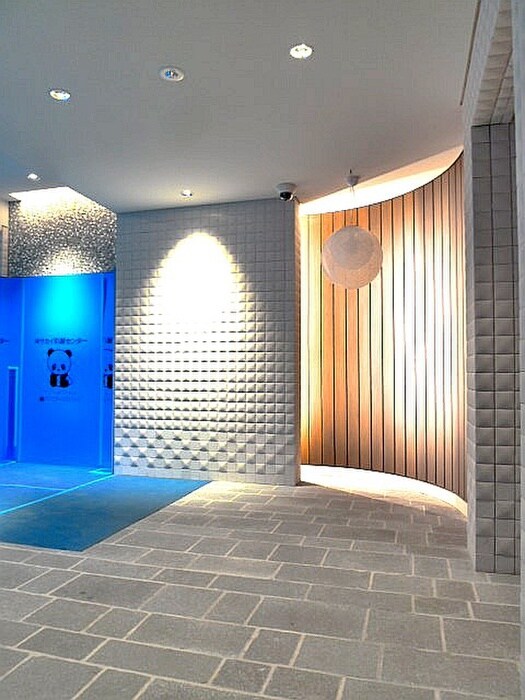 物件外観写真2　(エントランス部分)