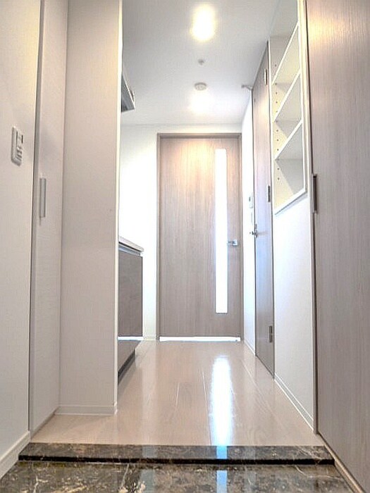 物件内観写真10　(玄関)