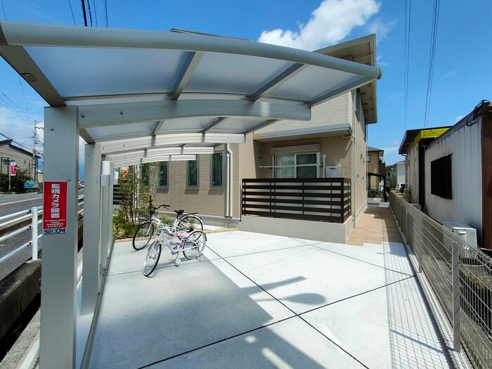 物件外観写真2　(駐輪場)