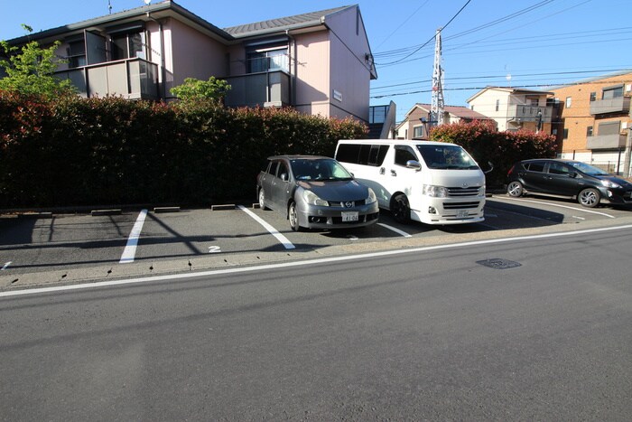 物件外観写真3　(駐車場)