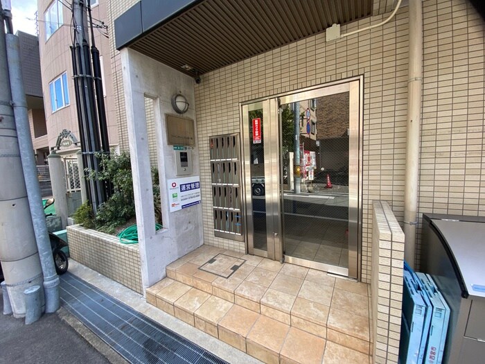 物件外観写真4　(エントランス部分)