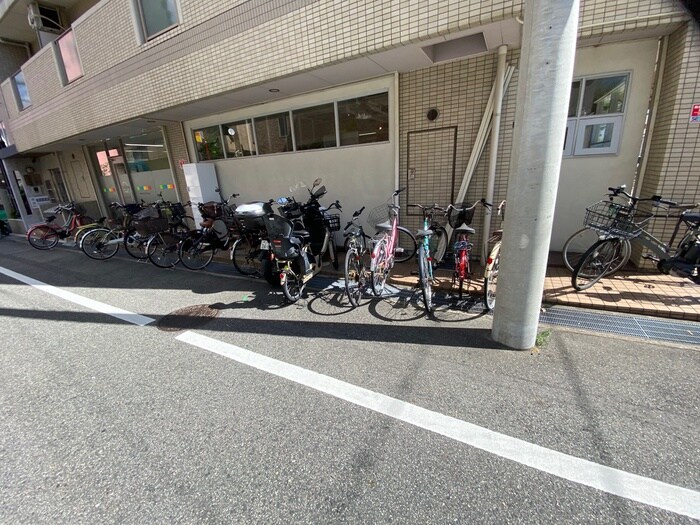 物件外観写真5　(駐輪場)