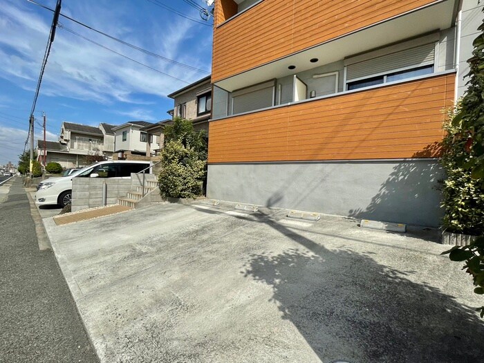 物件外観写真5　(駐車場)