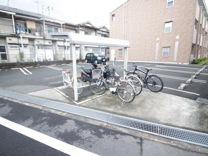 物件外観写真4　(駐輪場)