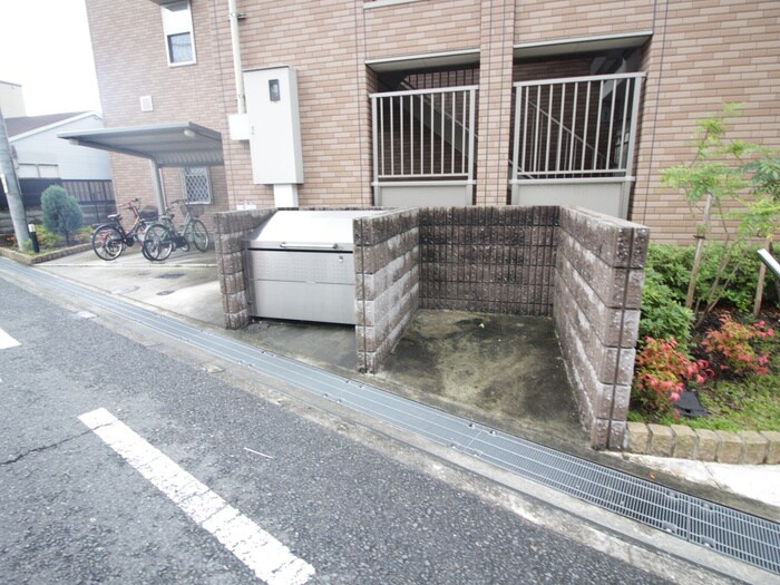 物件外観写真6　(エントランス部分)