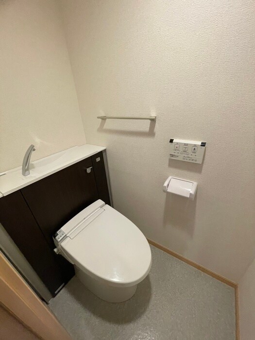 物件内観写真14　(トイレ)