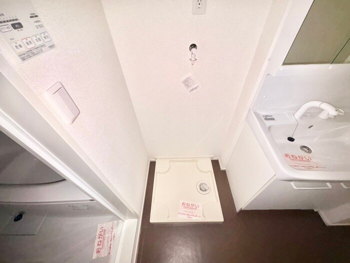 物件内観写真11　(洗濯機置場)