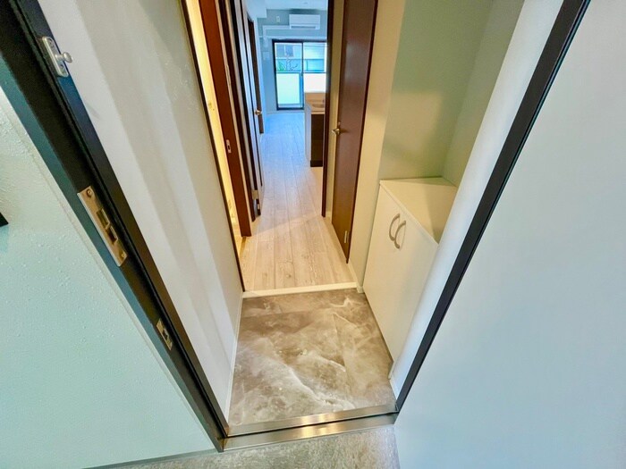 物件内観写真13　(玄関)