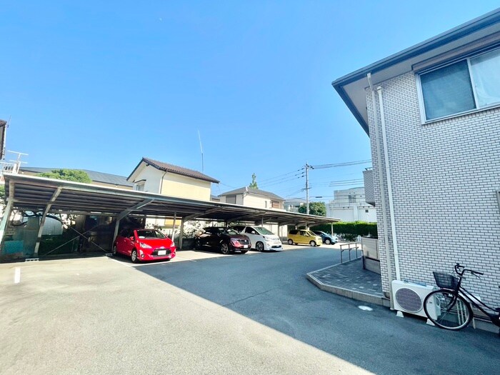 物件外観写真5　(駐車場)