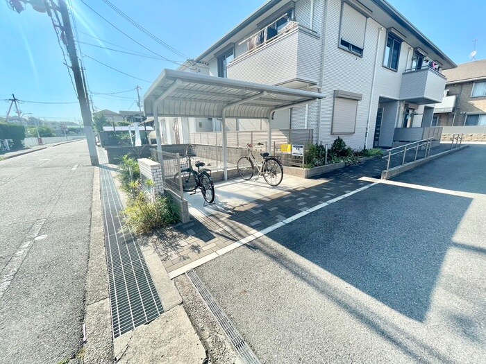 物件外観写真6　(駐輪場)