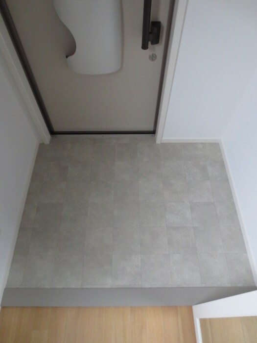 物件内観写真12　(玄関)