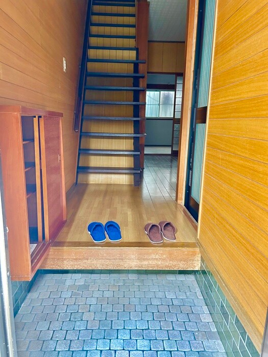 物件内観写真12　(玄関)