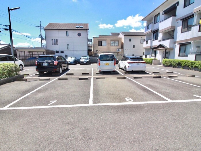 物件外観写真5　(駐車場)