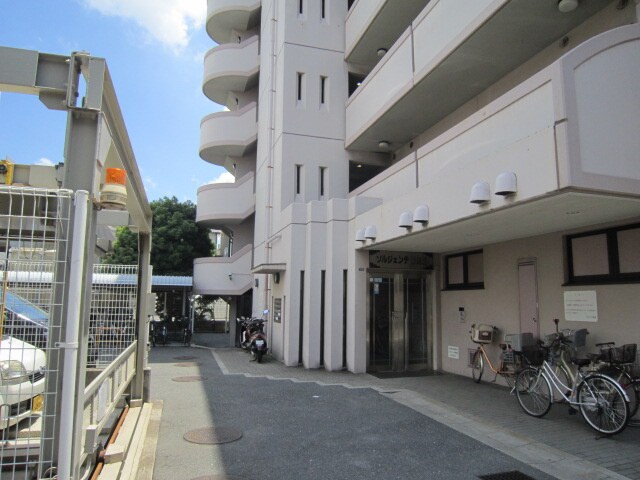 物件外観写真2　(駐車場)