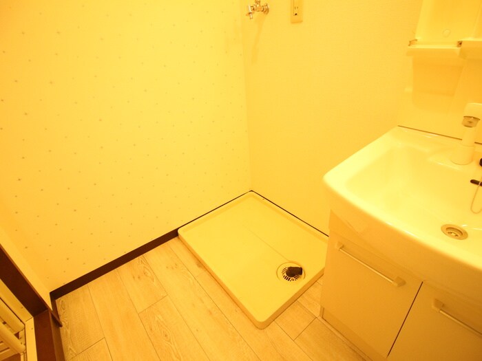 物件内観写真12　(洗濯機置場)