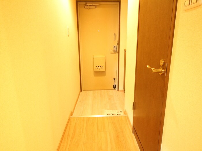 物件内観写真19　(玄関)